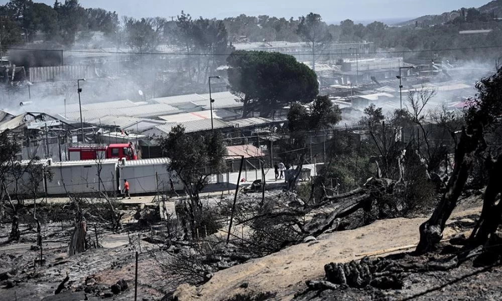 Καζάνι που βράζει η Λέσβος: Το μοντέλο της Σάμου για τα κλειστά κέντρα στη Μόρια